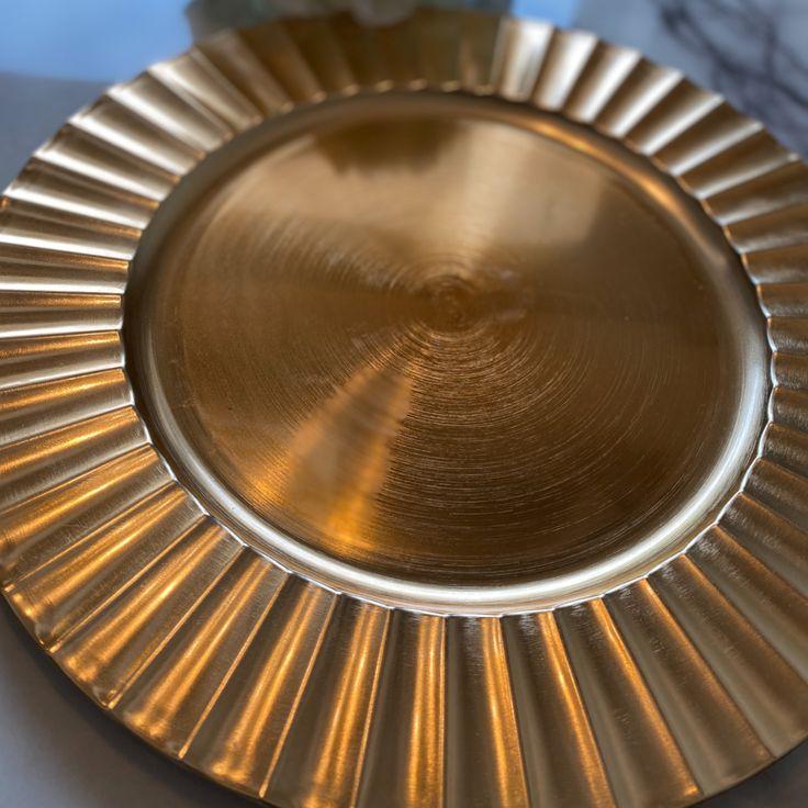 Juliet Gold Ribbed Edge Charger Plate