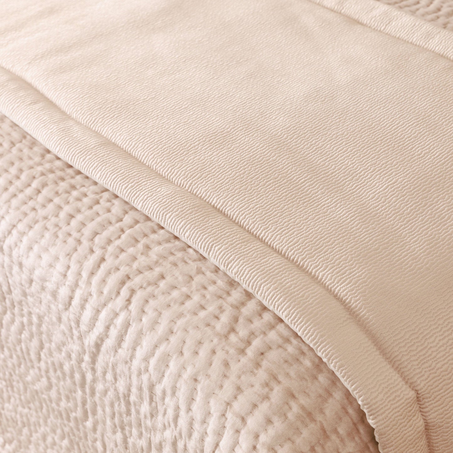 Kiri Oyster Luxury Bed Runner